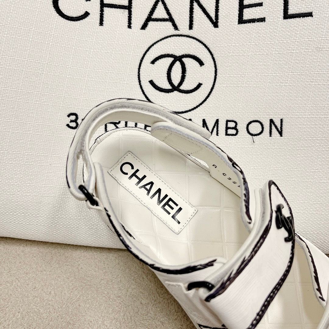Chanel - Белые кожаные сандалии