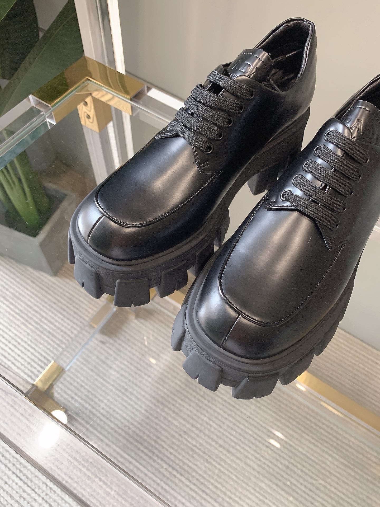 Prada - Туфли на платформе - Кожаные туфли