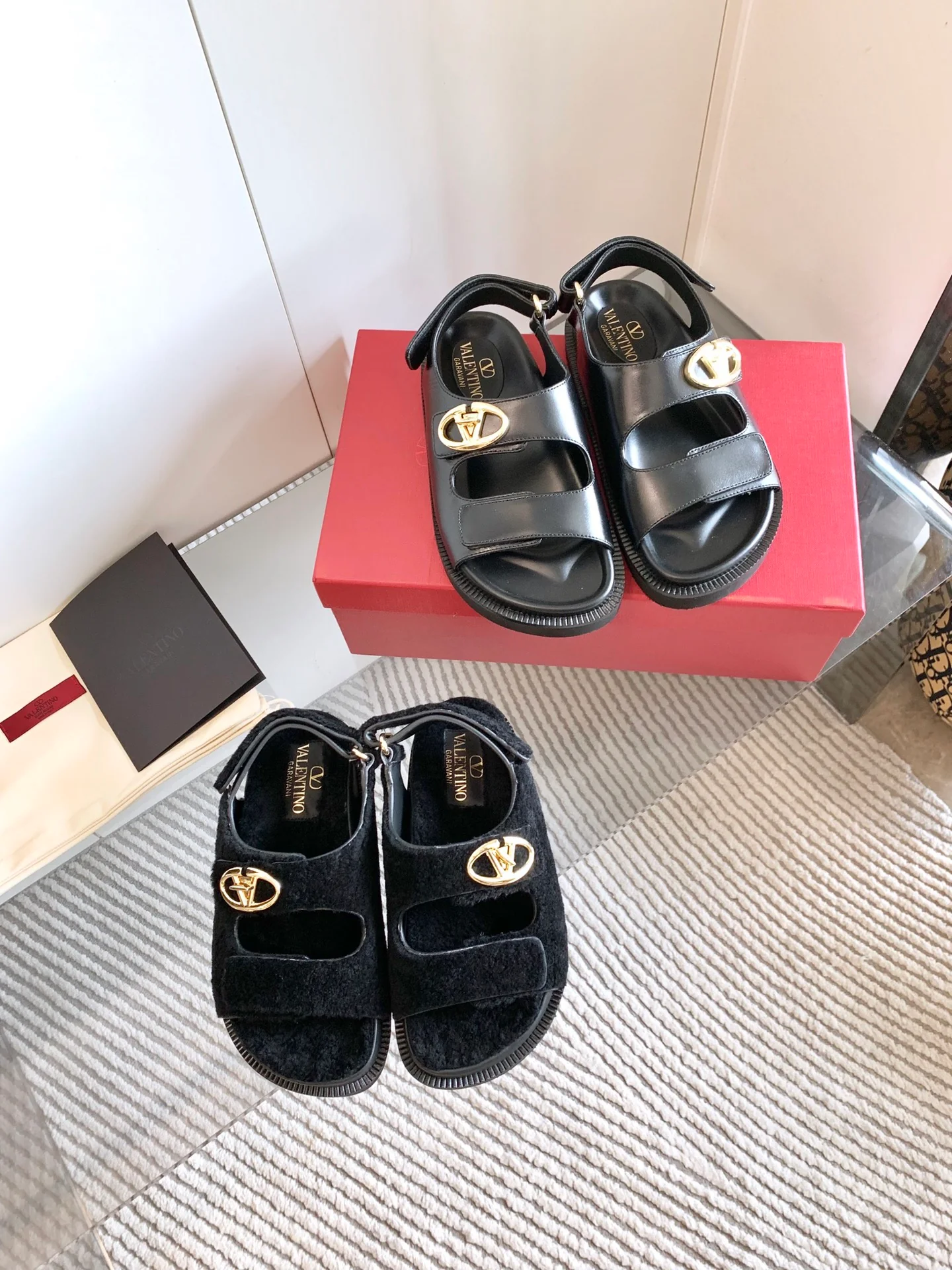 Пляжные сандалии Valentino 2024 — изображение из коллекции