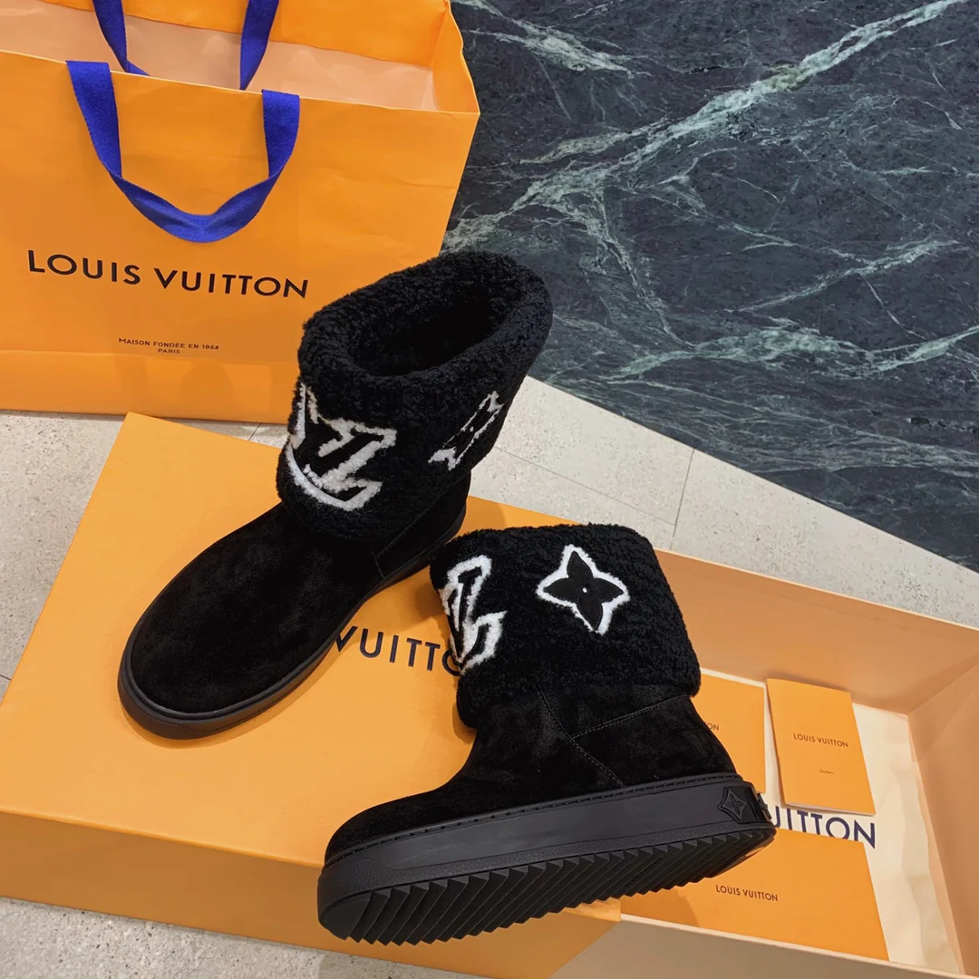 Новинка осенне-зимней коллекции LV 2022 — Снежные сапоги из натуральной овчины — Черные