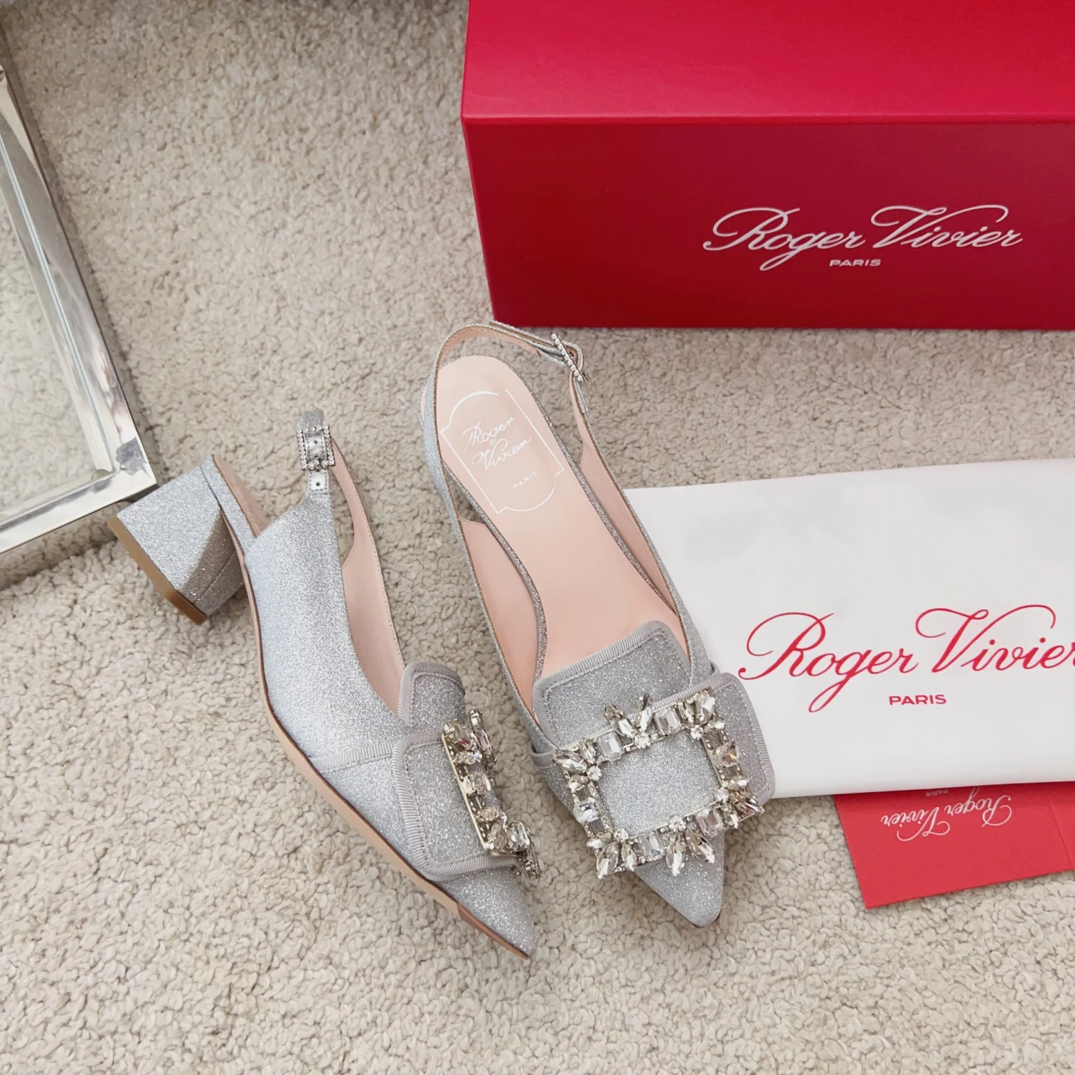 Обувь RV Shoes - Серия Versailles Garden - Сандалии с бриллиантовой пряжкой - Серебристые