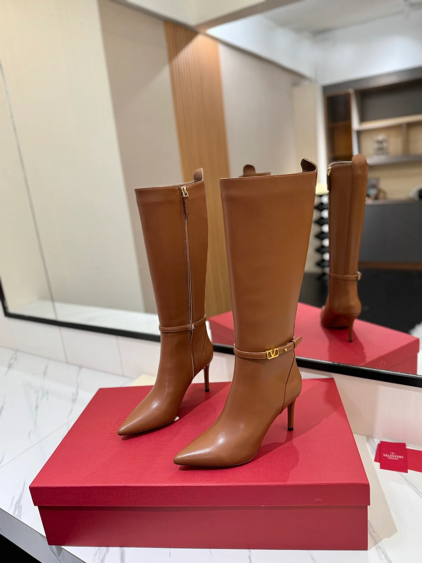 Сапоги для верховой езды на высоком каблуке Valentino 2024 года - Кофейно-коричневый