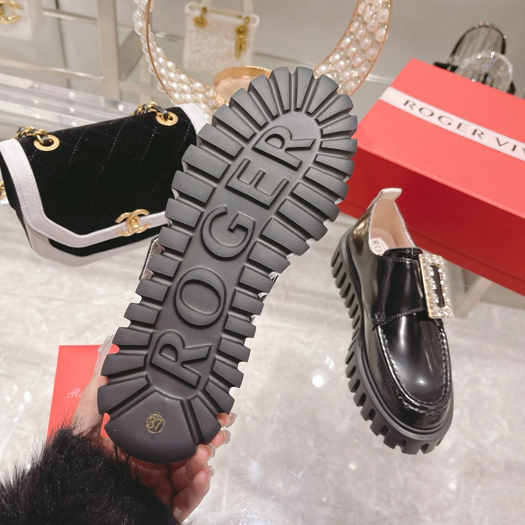 Новинка сезона весна/лето 2022 от RV - Лоферы на платформе - Черные