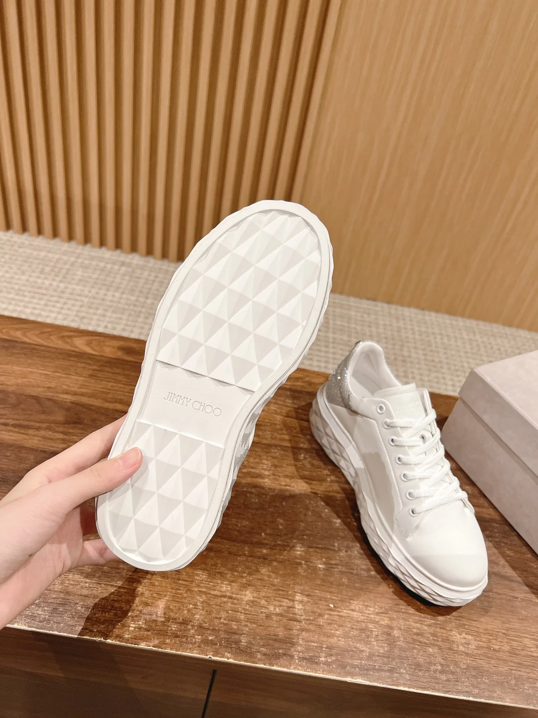 Обувь марки JC - повседневная модель 2024 года - серая.