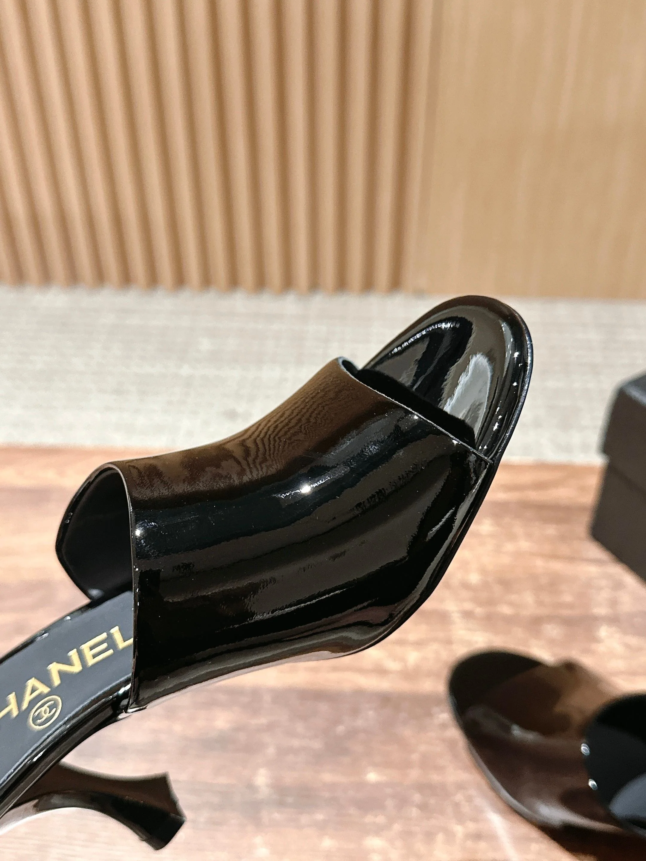 Новинка лета 2025 от Chanel - Босоножки на высоком каблуке - Черные