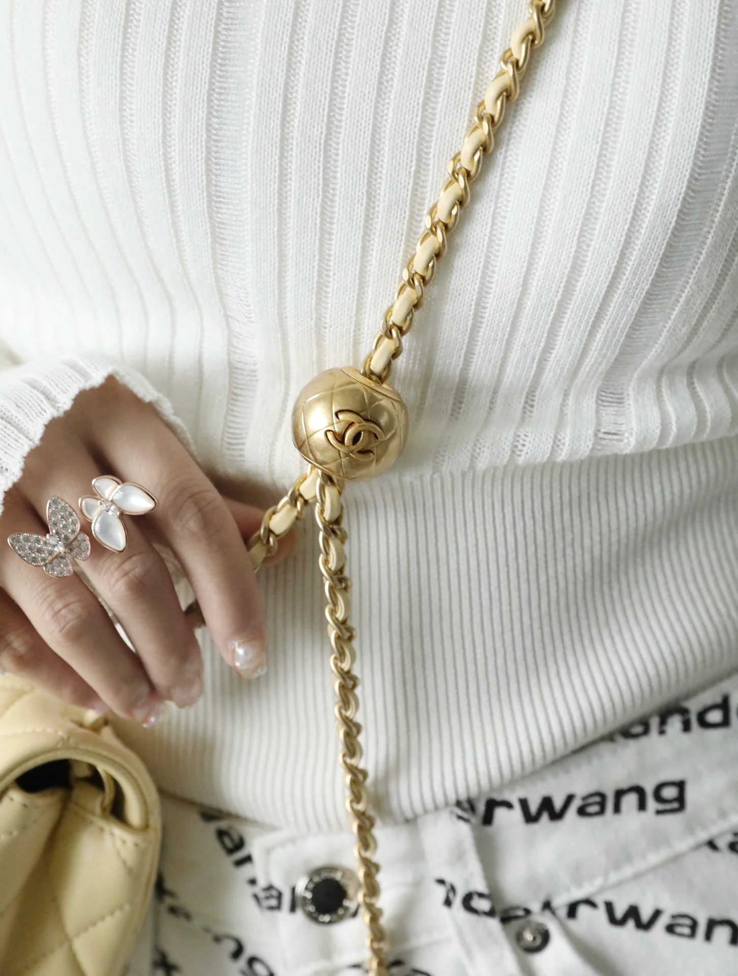 Chanel - Золотая сумка-клатч CF Flap Bag - Мини-версия в форме куриного желтка