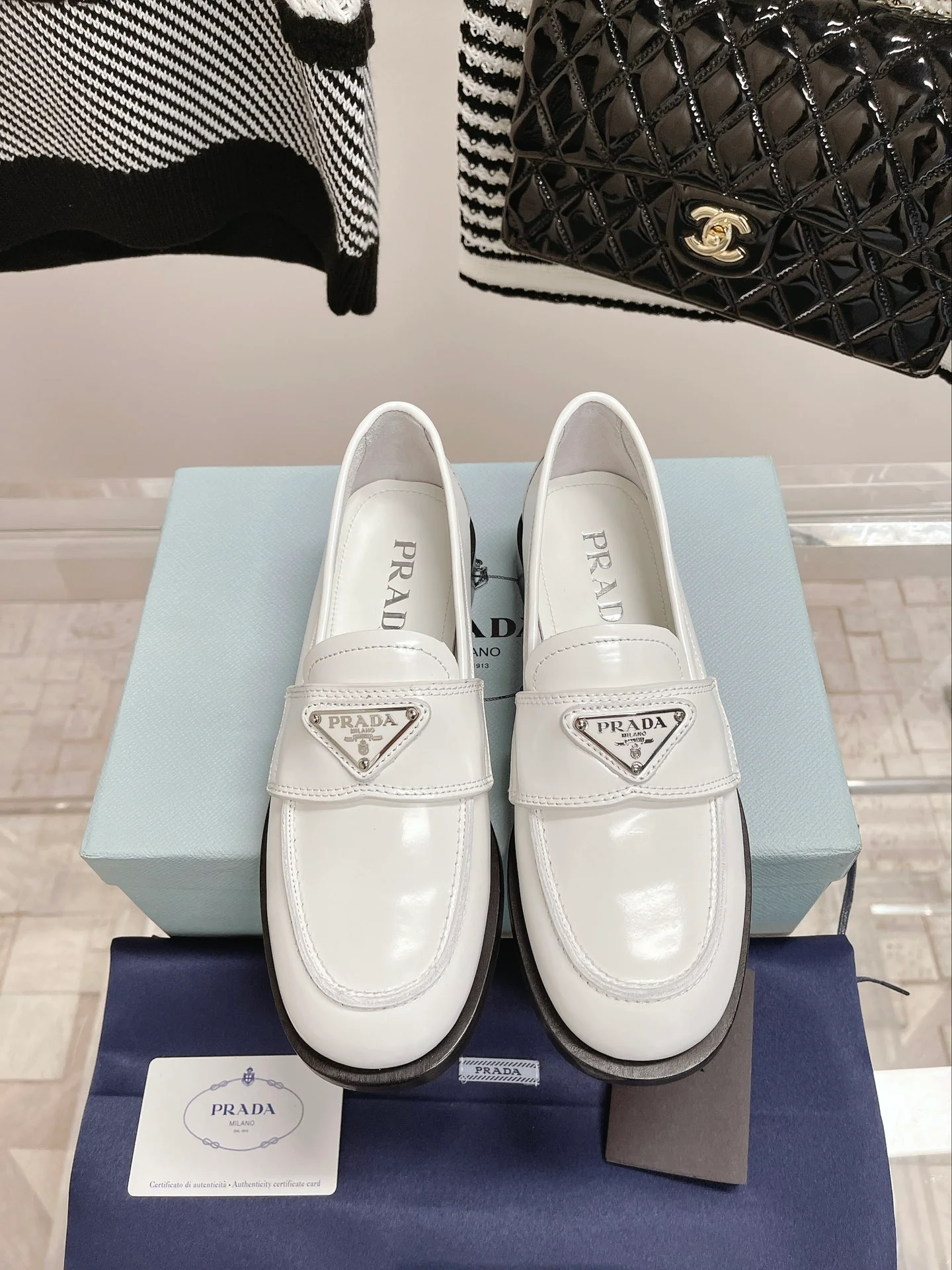 Prada - Новейшая обновленная коллекция - Обувь Alo