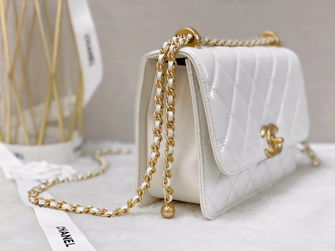 Сумка Chanel Double Gold Ball CF - из белой овечьей кожи с золотой пряжкой - большой размер 22 см