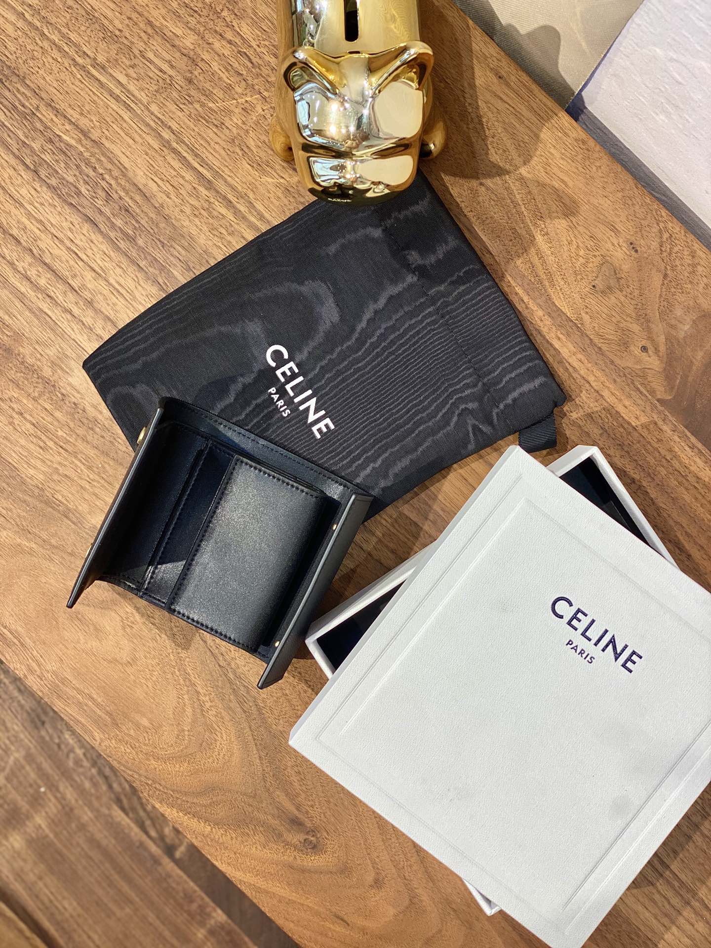 Короткая застежка-клипса с тройным сгибом и бретелькой Celine