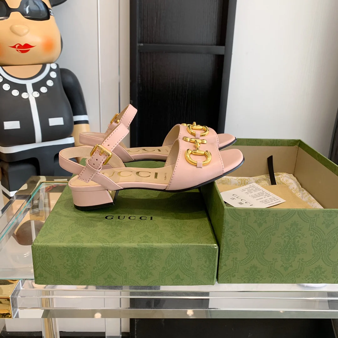 Босоножки Gucci на низком каблуке - 1