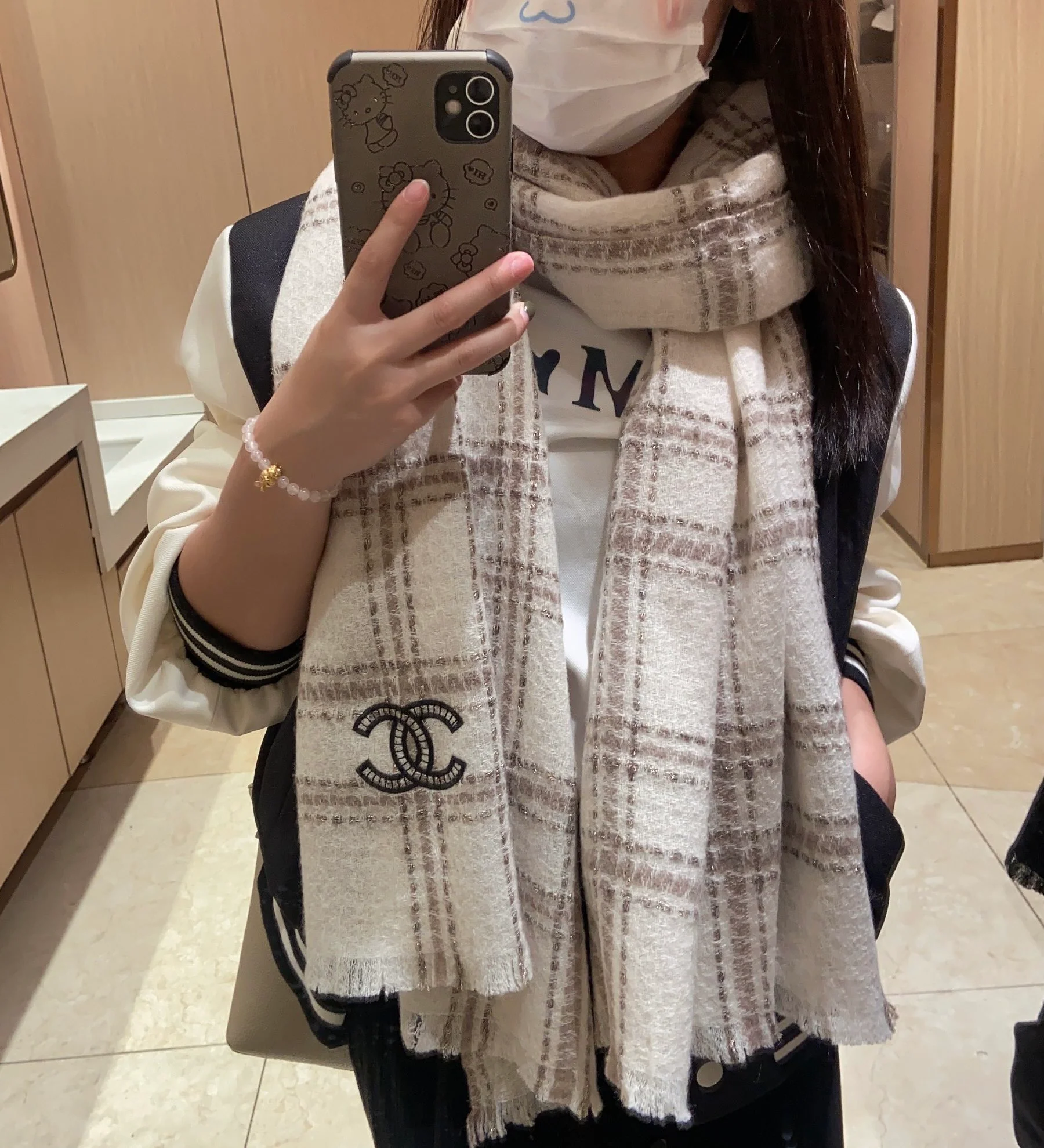 Chanel - Большой шарф с золотой отделкой - 75-200 см - Высококачественный импортный кашемир