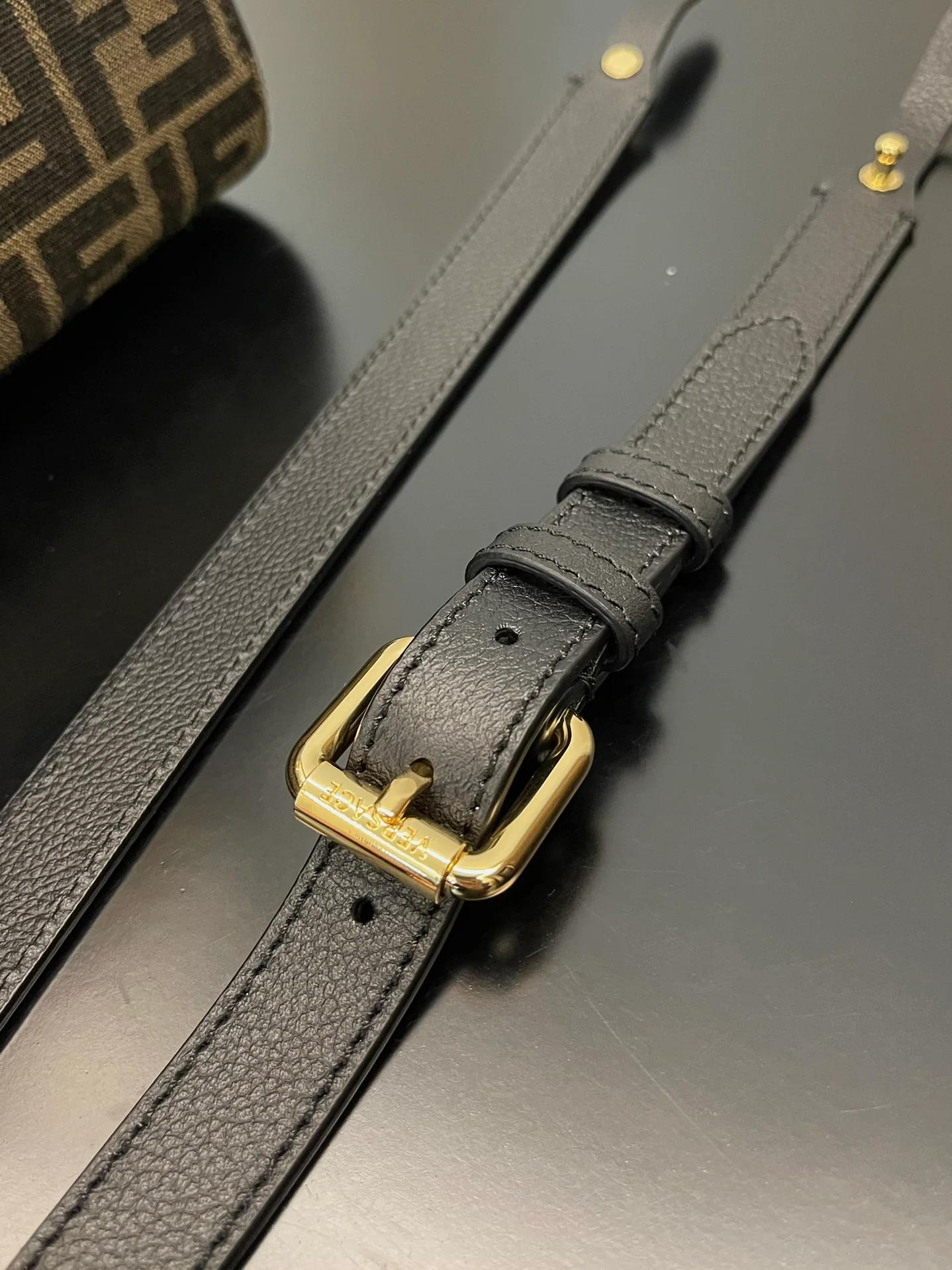 Сумка Fendi Endace - результат сотрудничества - монограммная канва.