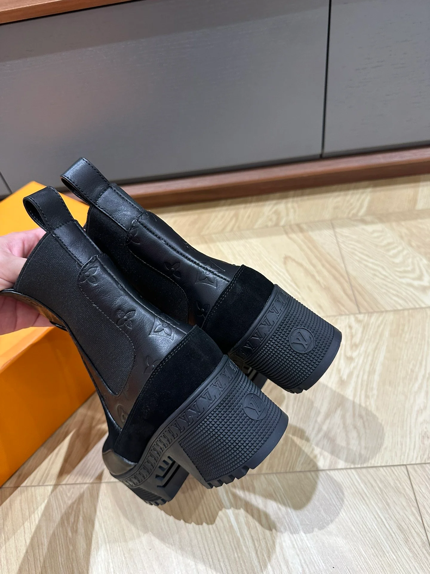 Ботинки Dr. Martens на платформе LV-2024, черные, 1 шт.