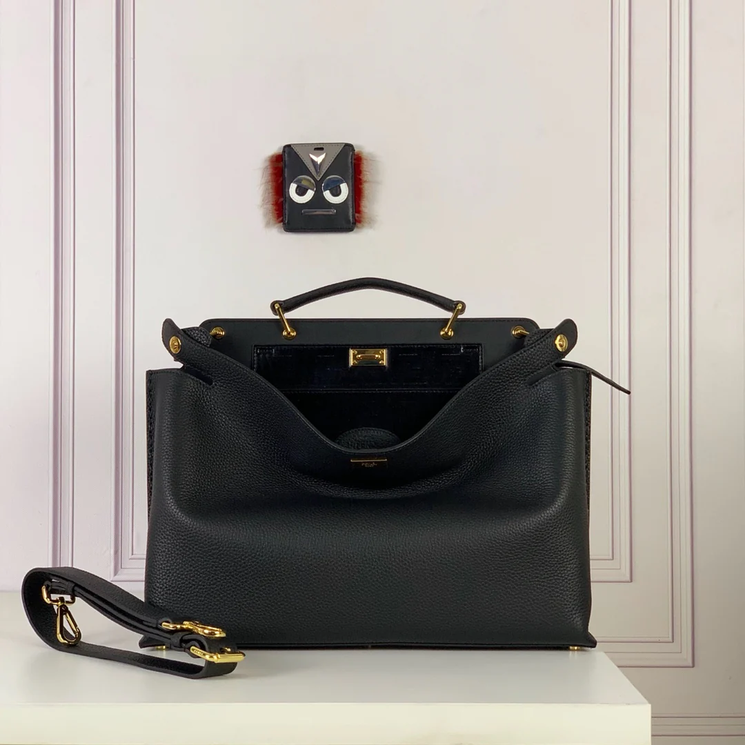 Кожаная сумка Fendi Peekaboo Ionic Essential