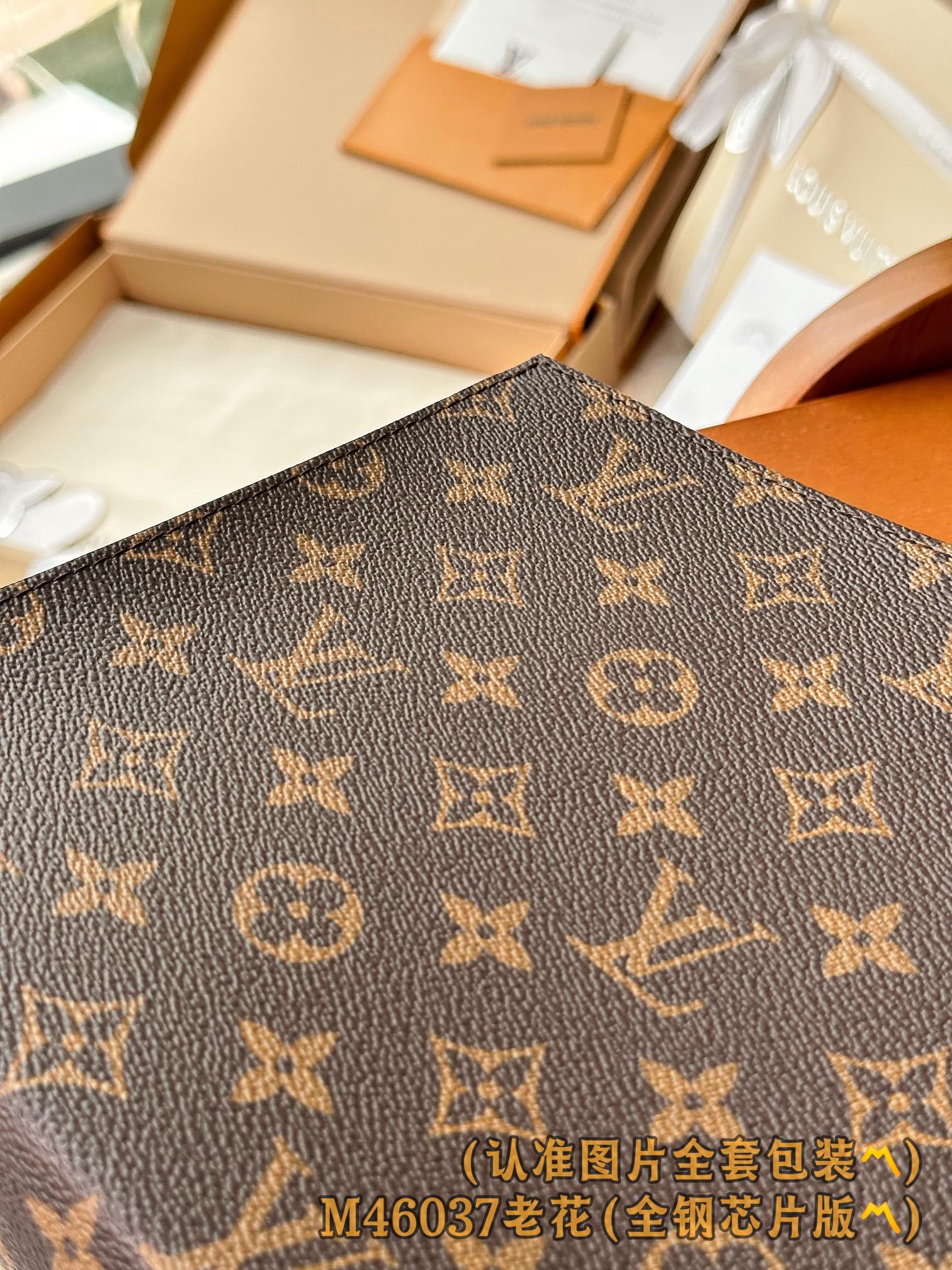 LV-m46037-pochetoilette-nm сумка с монограммой