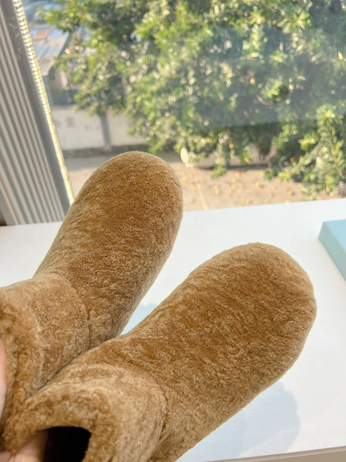 Снежные ботинки на платформе Prada 2024 - коричневые