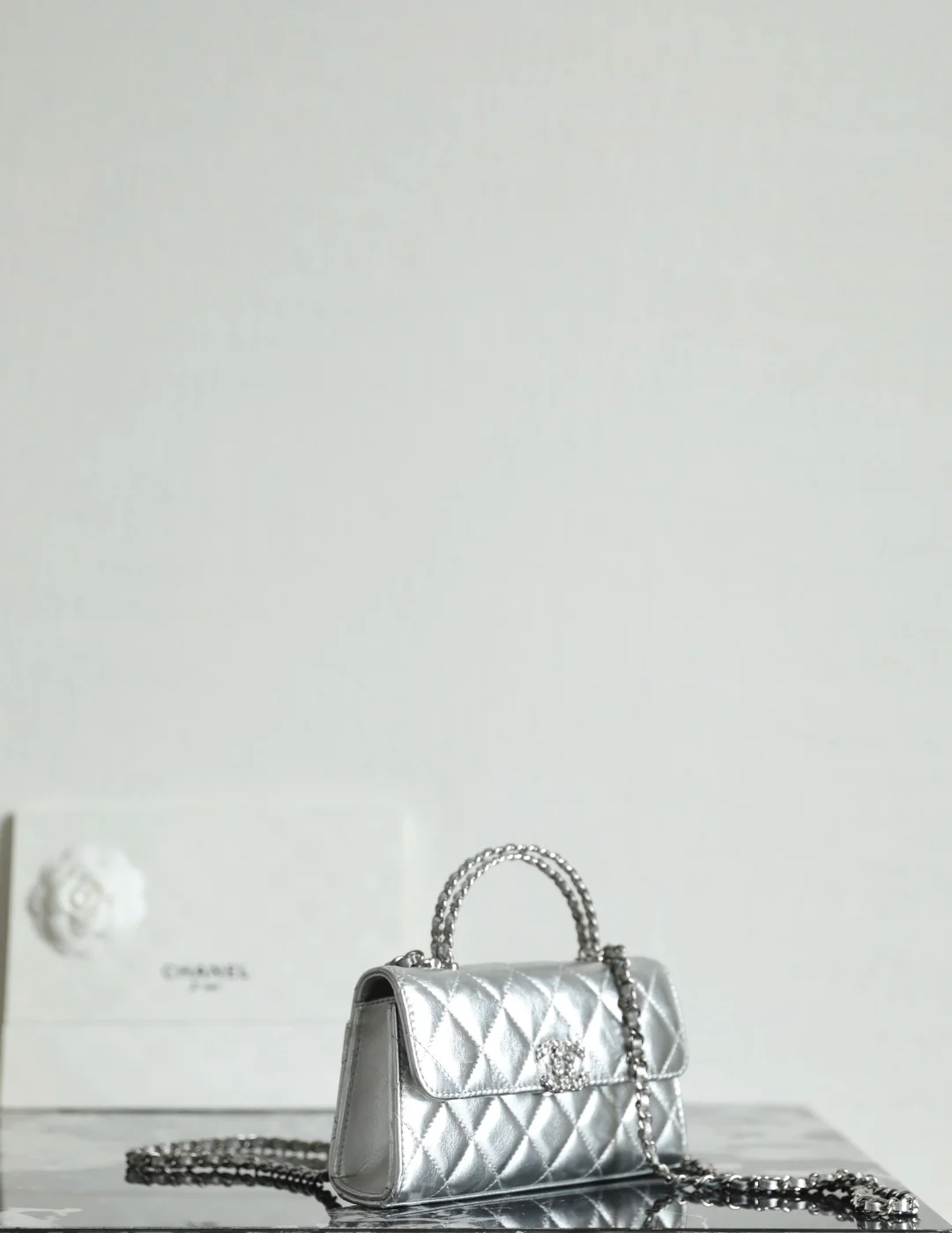 Chanel - ??? - Ручки через плечо - Металлический серебристый - Серебряная пряжка