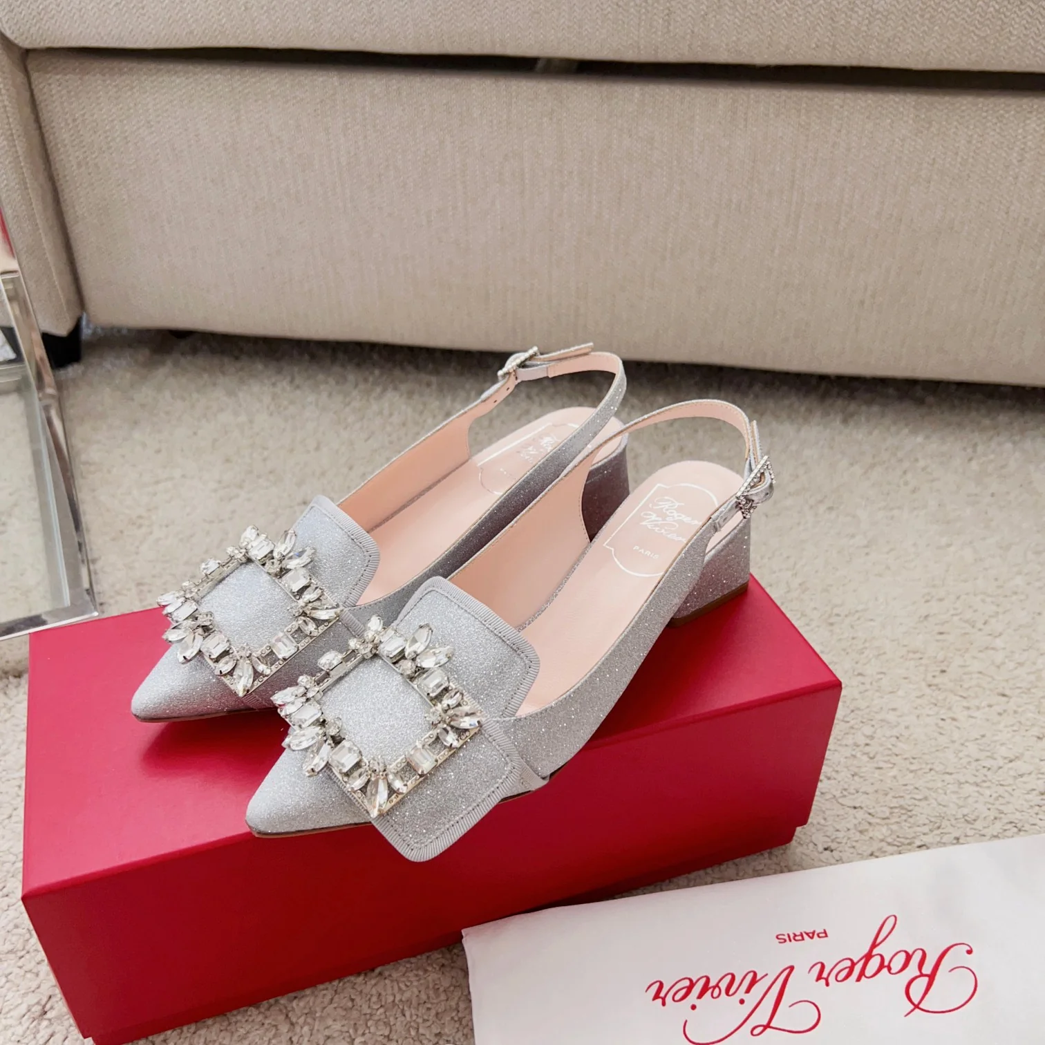 Обувь RV Shoes - Серия Versailles Garden - Сандалии с бриллиантовой пряжкой - Серебристые