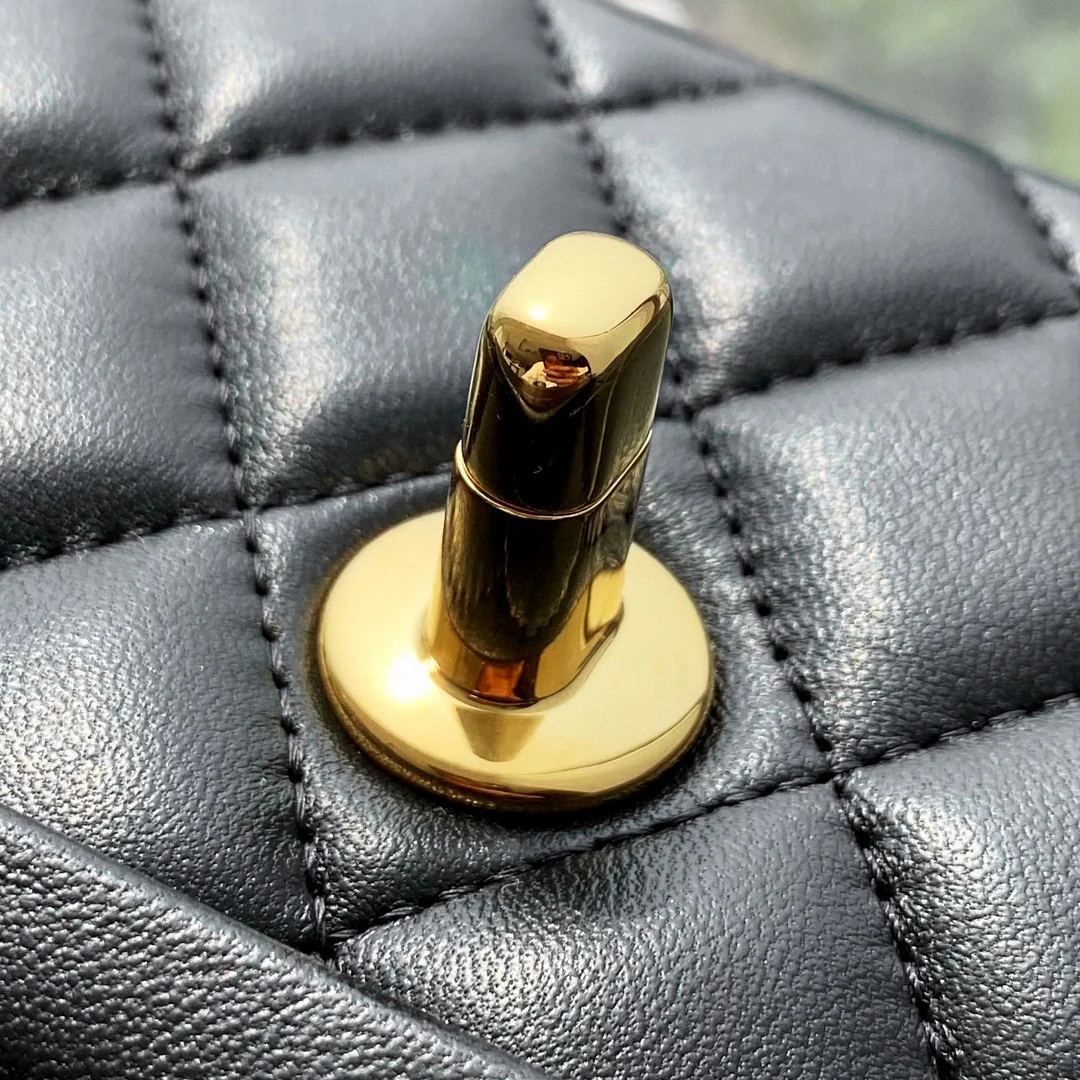 Сумка Chanel CF Medium - 23 см - из черной овечьей кожи с золотой пряжкой - CF23