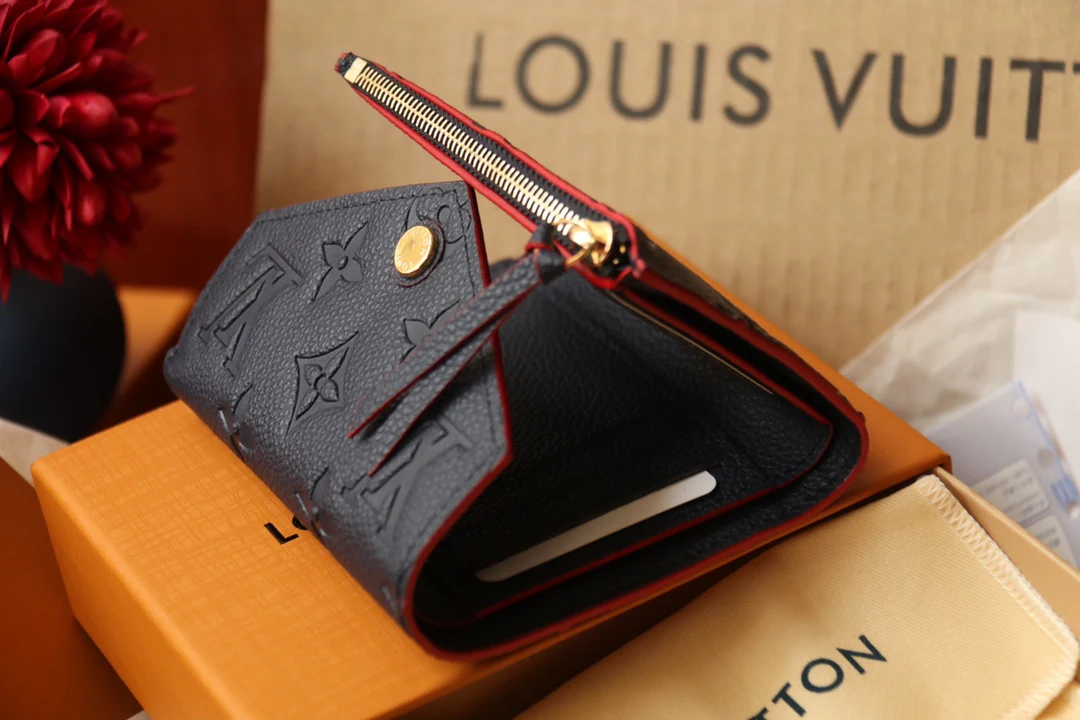 LV-m64060-Короткий трехсекционный кошелек-черный с красной отделкой