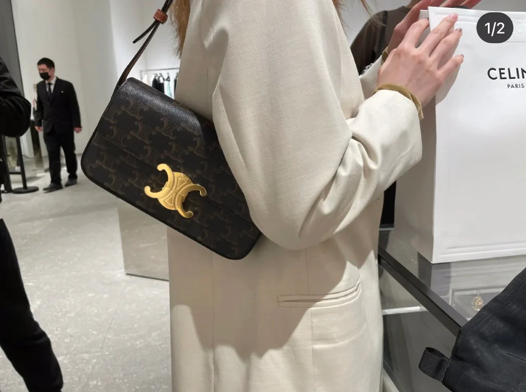 Сумка под мышку с монограммой Celine Triomphe