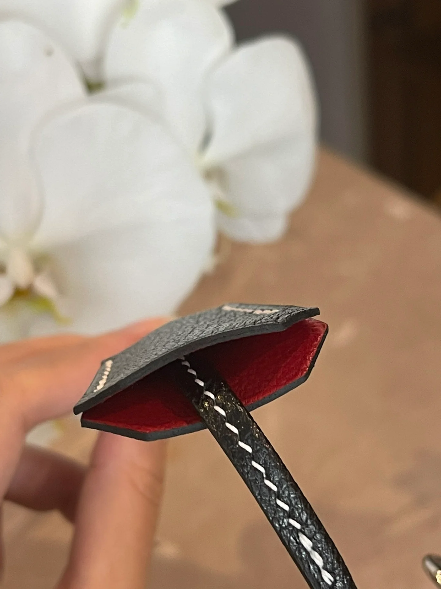 Hermes Kelly 25 - Козья кожа - Резьба в виде подковы - Черно-красный - Серебряная пряжка