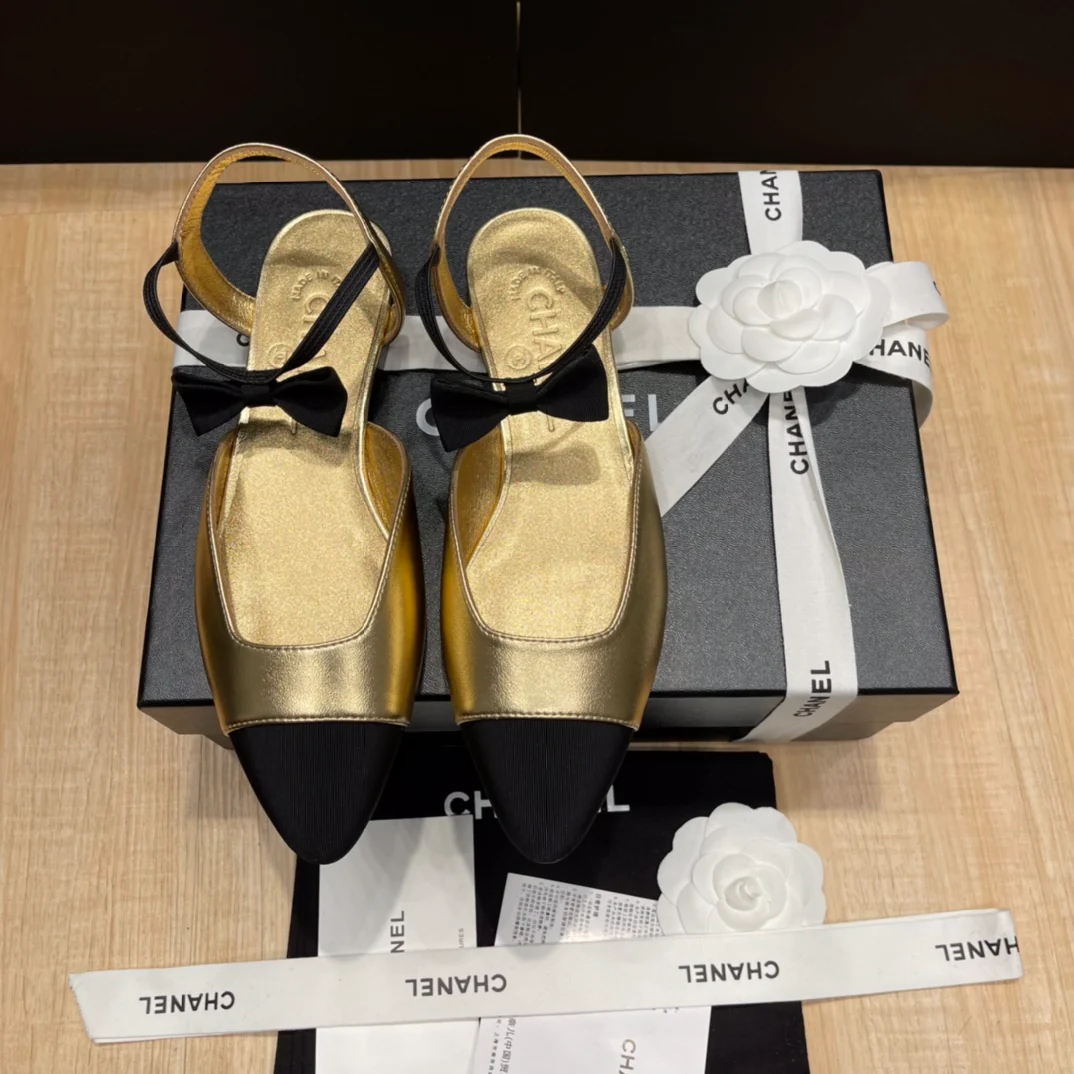 Chanel - Золотые туфли на закрытом каблуке