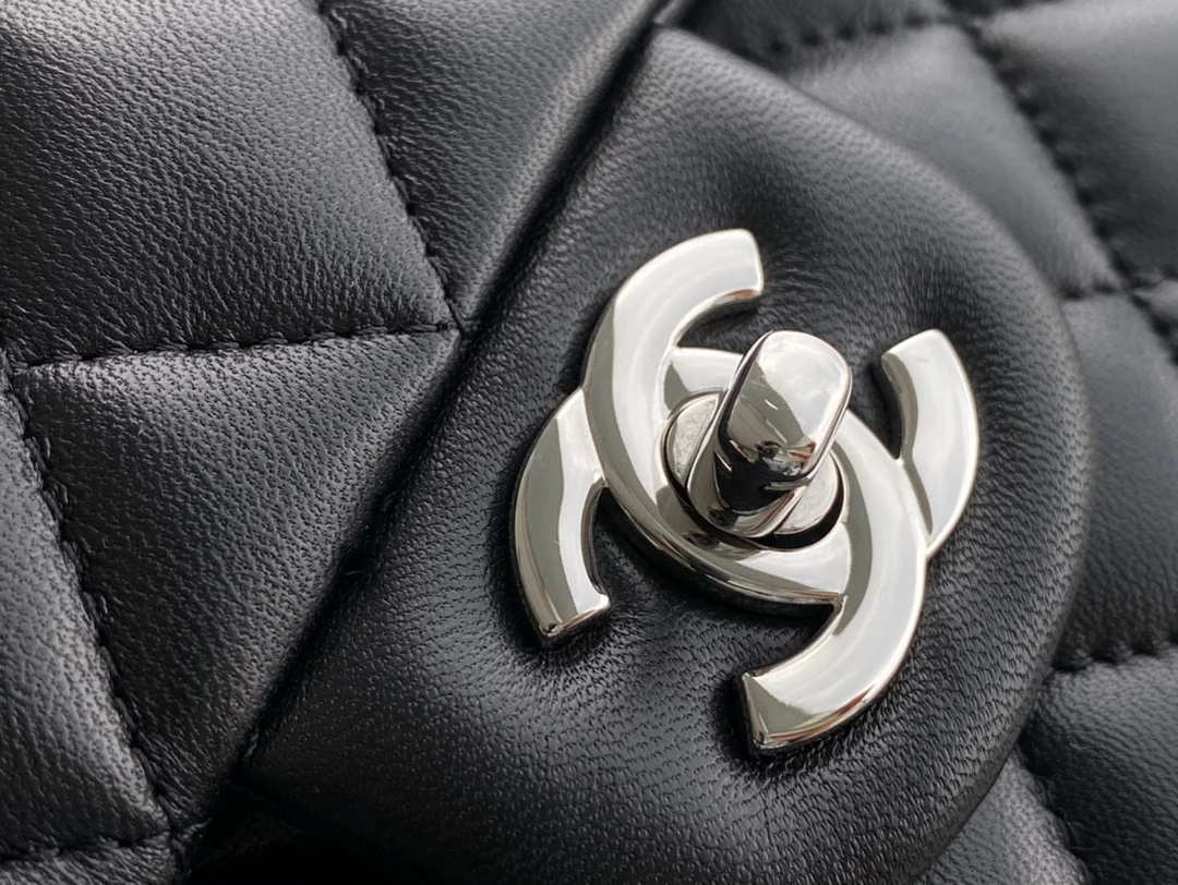 Сумка Chanel CF Medium - 25 см - из черной овечьей кожи с серебряной пряжкой - CF25