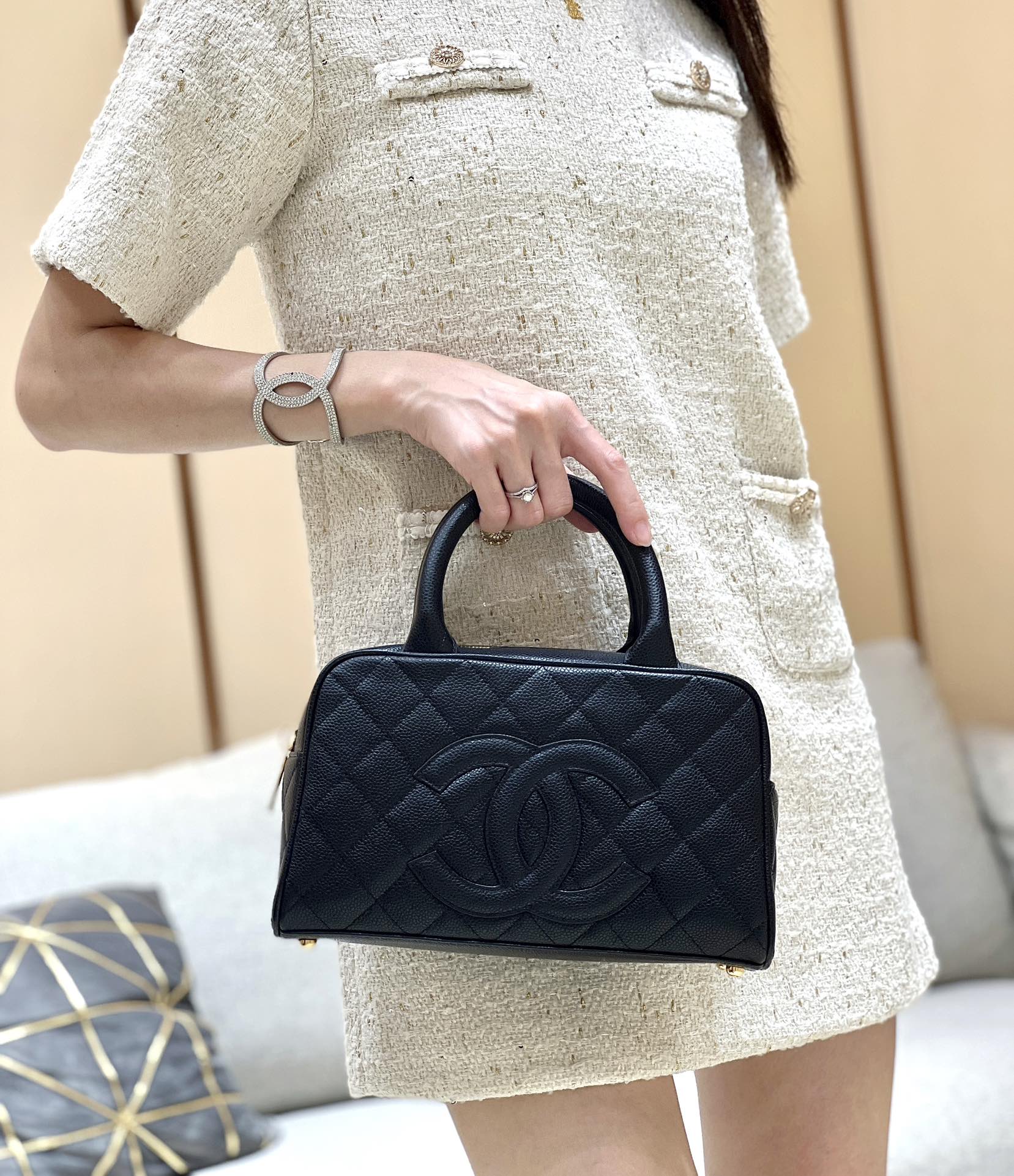 Винтажная сумка-боулинг Chanel - черная