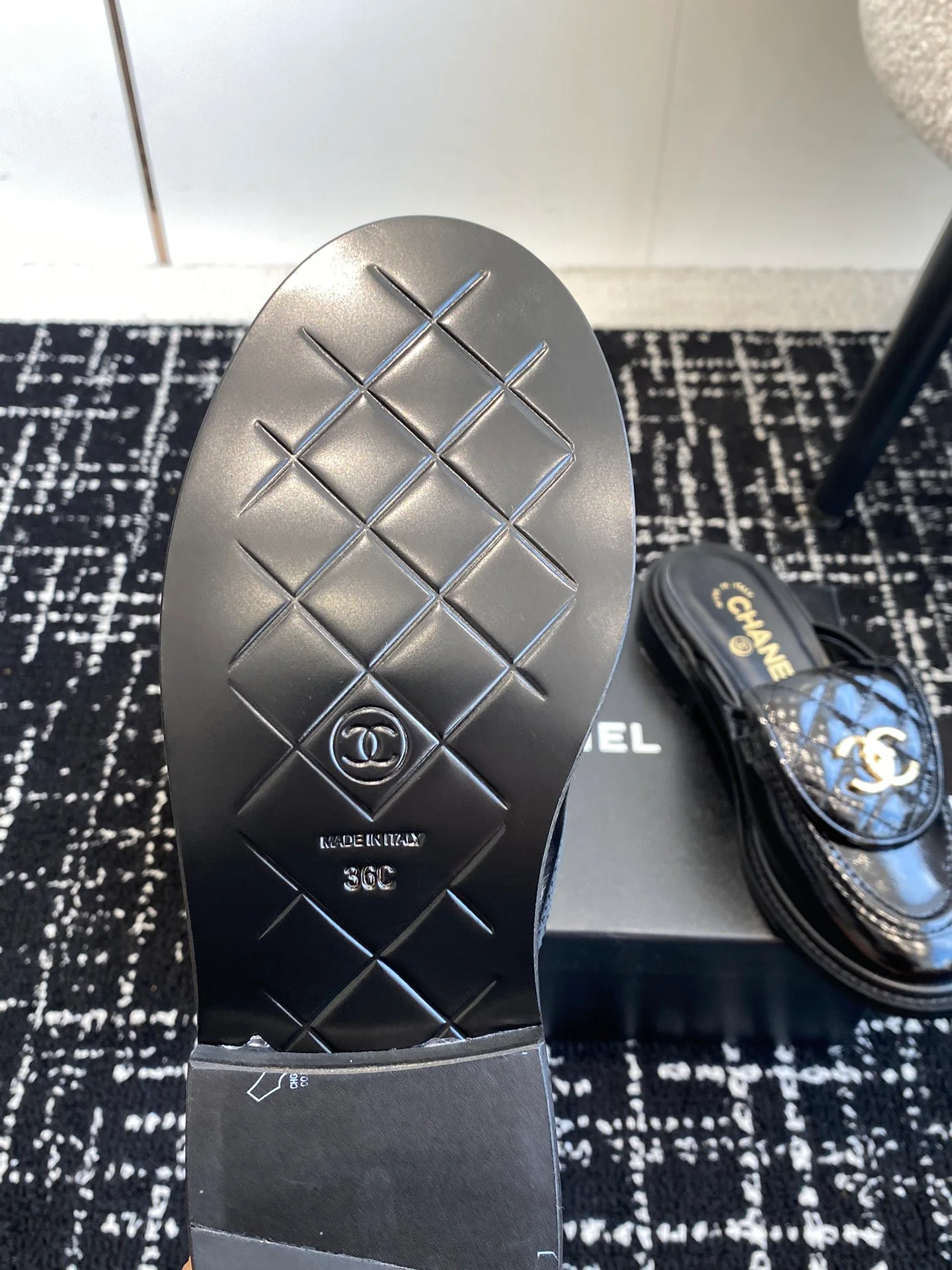 Туфли-слипоны Chanel 2024 Retro - черные