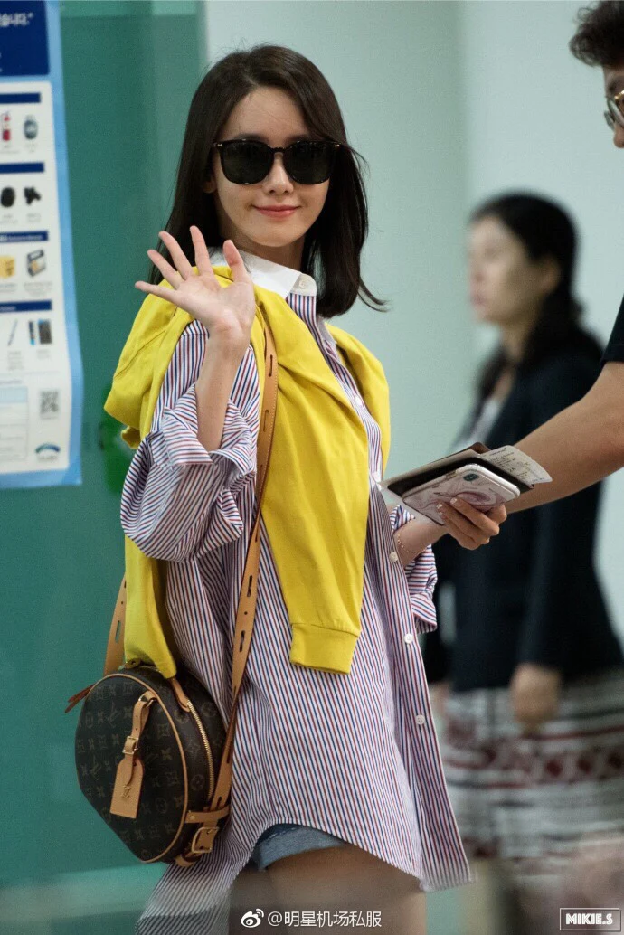 Круглая сумка LV