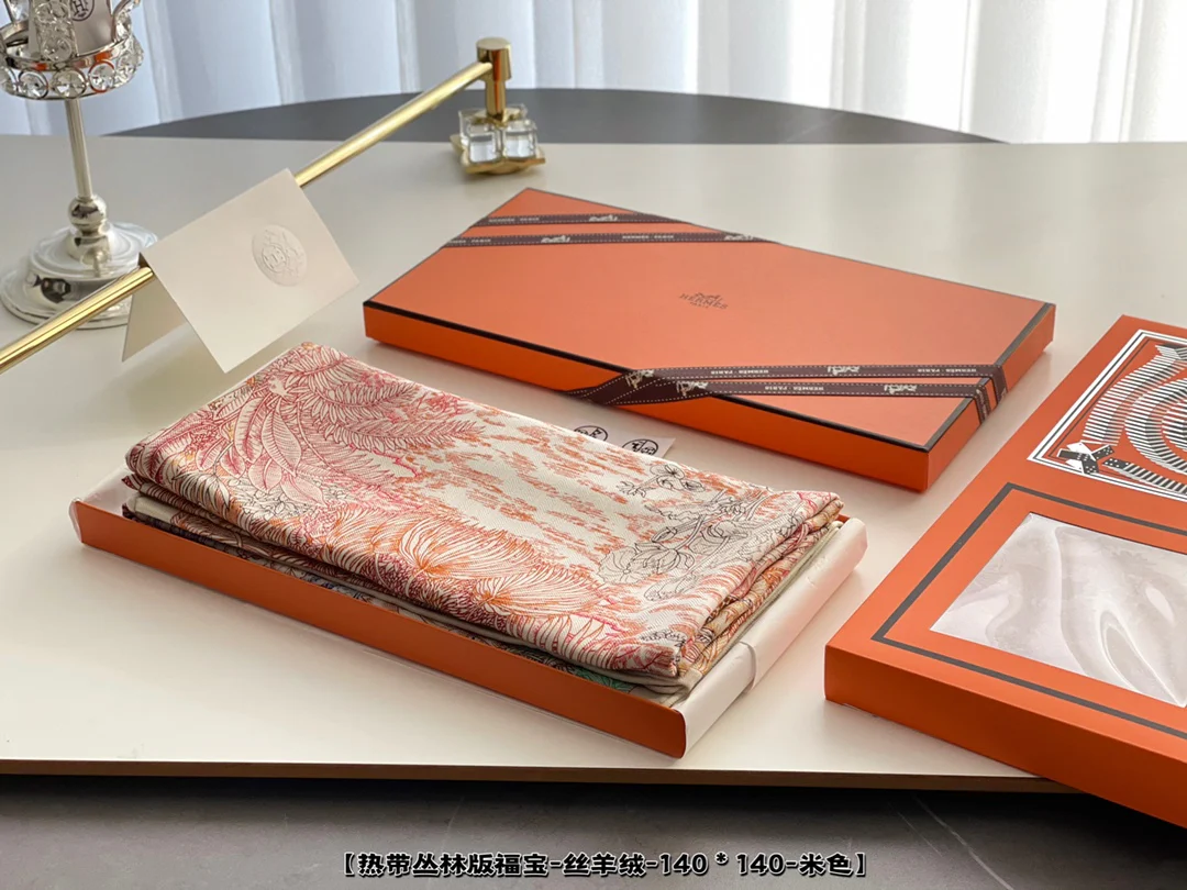 Шарф Hermes Tropical Jungle из шелка и кашемира (140 г) - 1 шт.