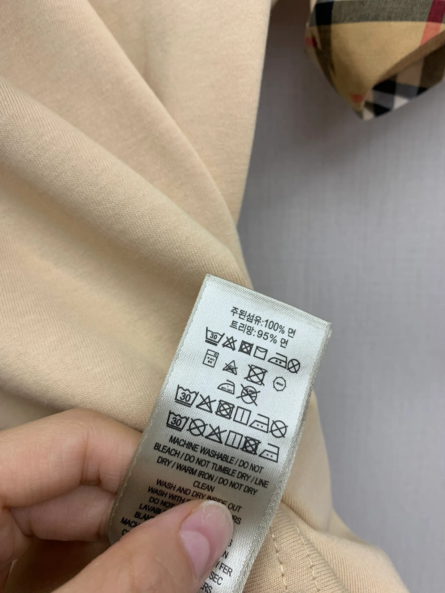 Футболка Burberry 2403-24 ?Ранняя весна? в классическую клетку с вышитой лошадью — коричневая.