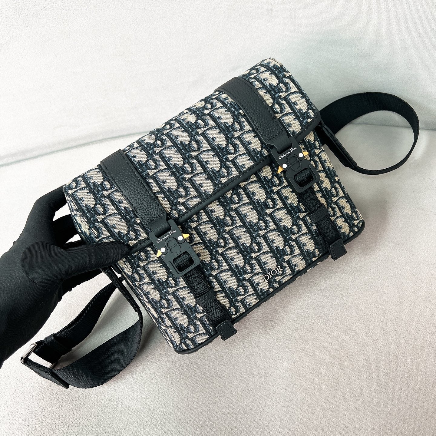 Dior - Новая сумка Hittheroad - Мессенджер с откидной крышкой - Канва с монограммой