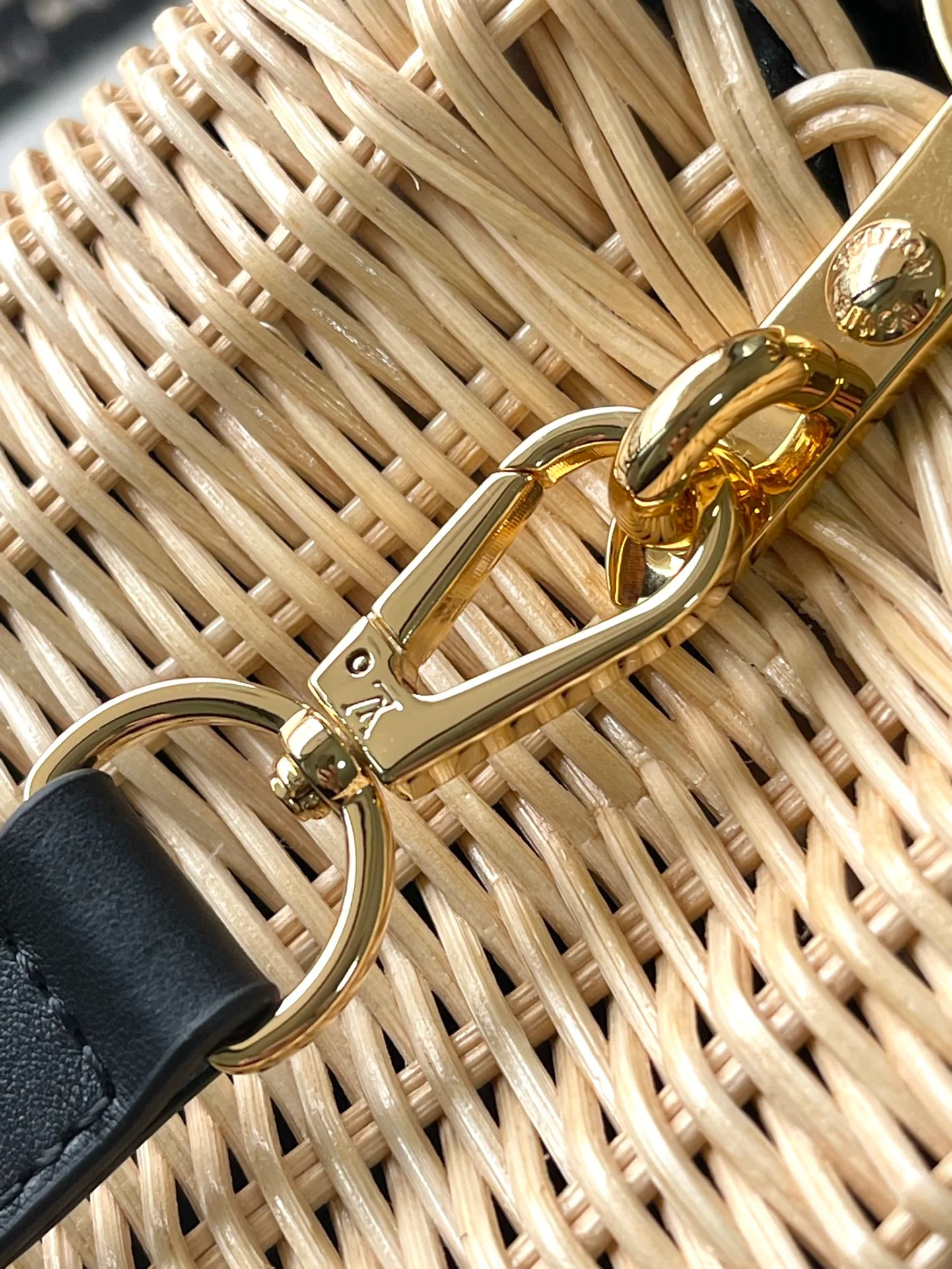 m22173-LV-Сумка через плечо в курортном стиле из бамбукового плетения - Черная