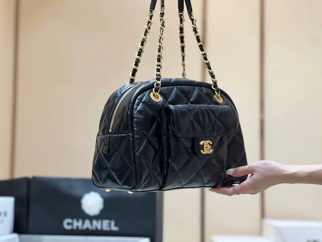 Маленькая сумка-боулинг Chanel 24a - черная