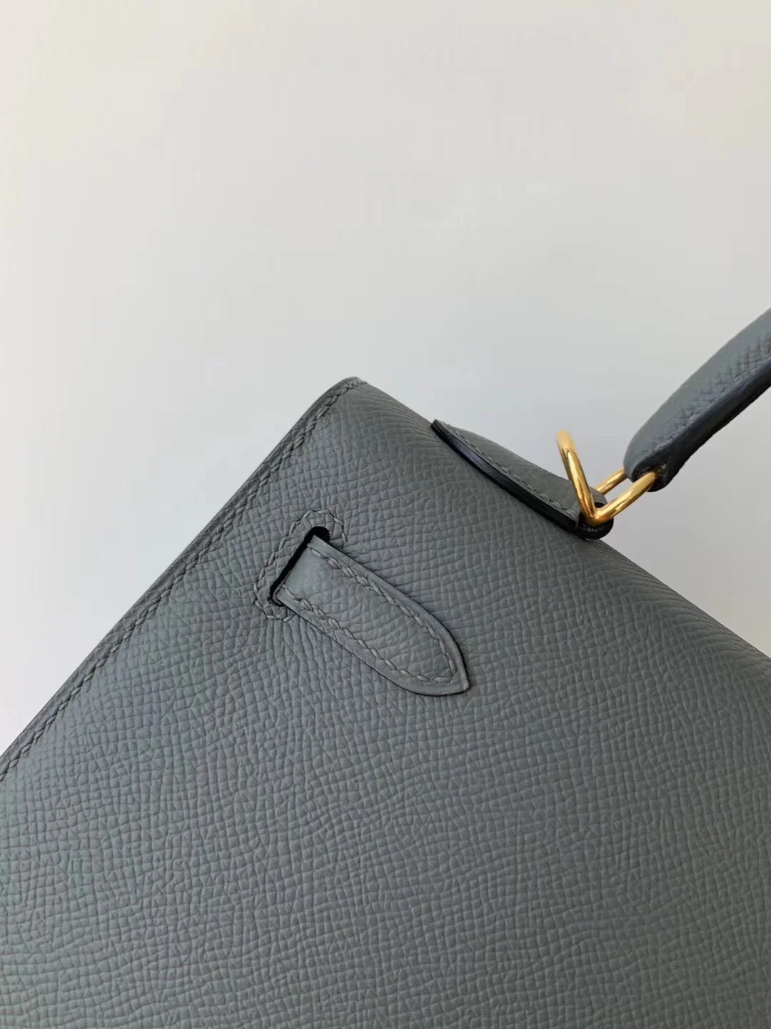 Hermes Kelly 25 Epsom 63 Миндально-зеленый с золотой пряжкой