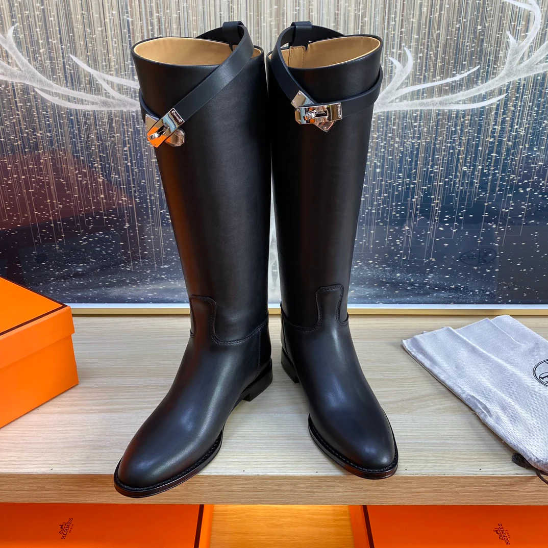 Новинка 2023 года от Hermes - высокие сапоги 3D - черные.