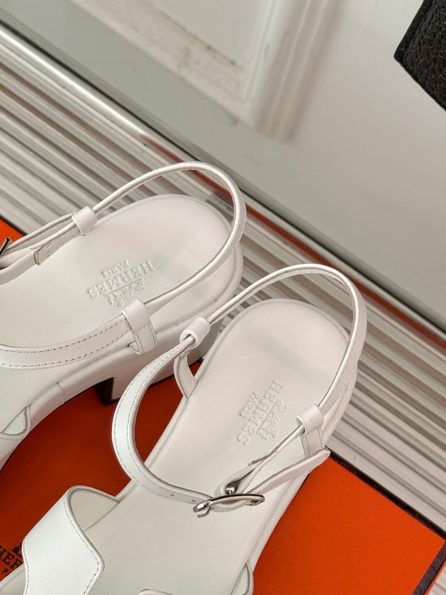 Босоножки на платформе Hermes 2024 на высоком каблуке - белые