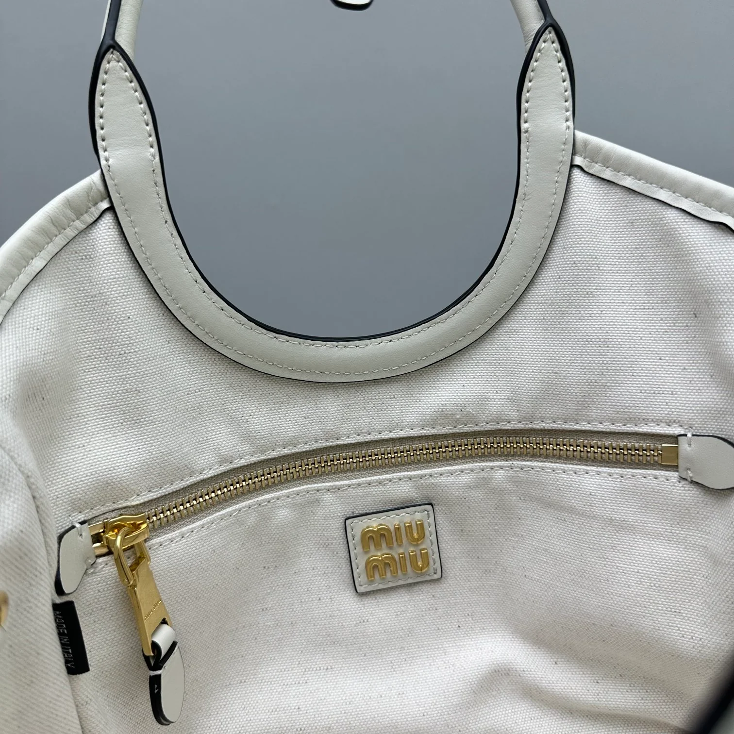 Сумка-тоут Miu Miu Ivy - маленькая, белая.