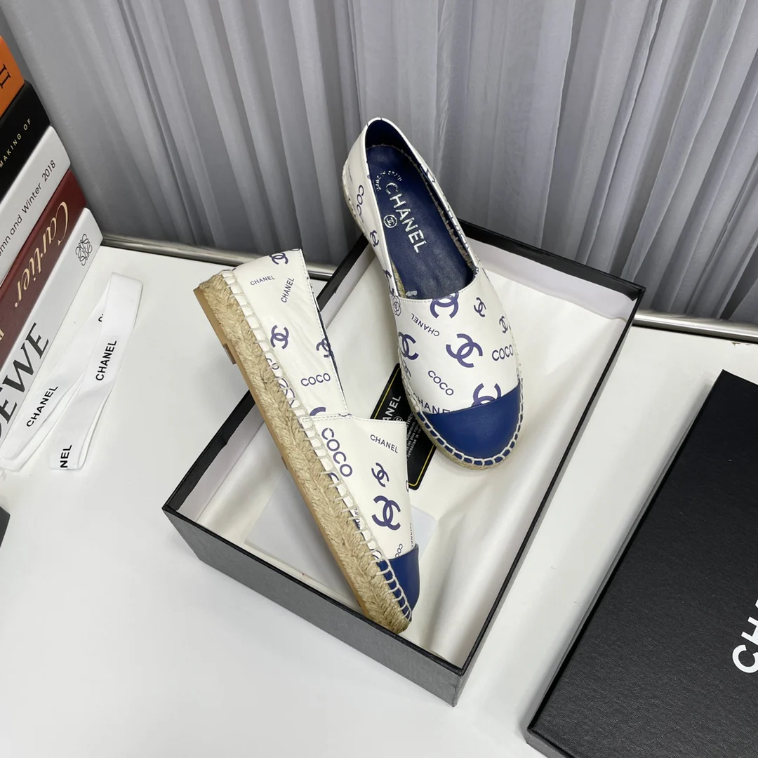 Новинка весны 2023 года от Chanel - Рыбацкие туфли из овечьей кожи - Синие