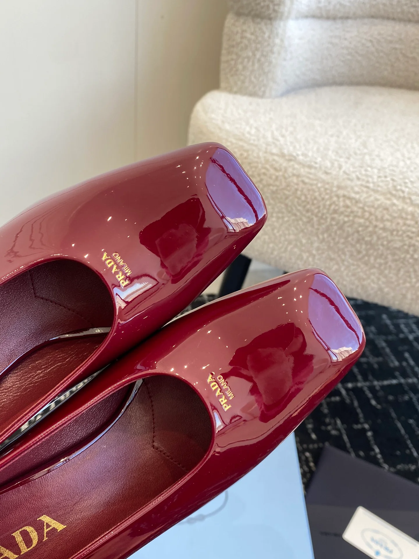 Балетки Prada 2024 на массивном каблуке с квадратным носком - красные