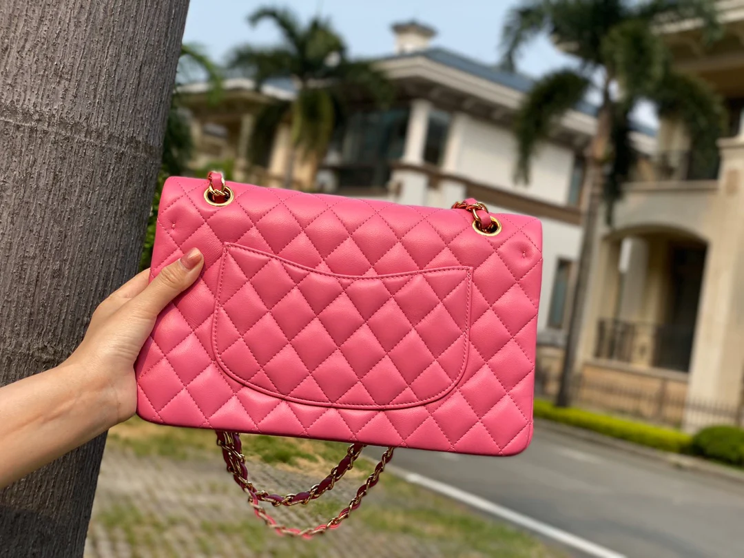 Классическая сумка Chanel из овечьей кожи CF — персиково-розовая с золотой фурнитурой — 25 см