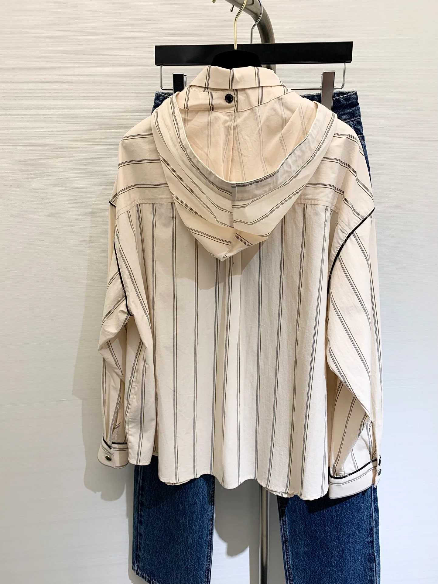 Новая полосатая толстовка с капюшоном Chanel 2403 Весна/Лето - белая