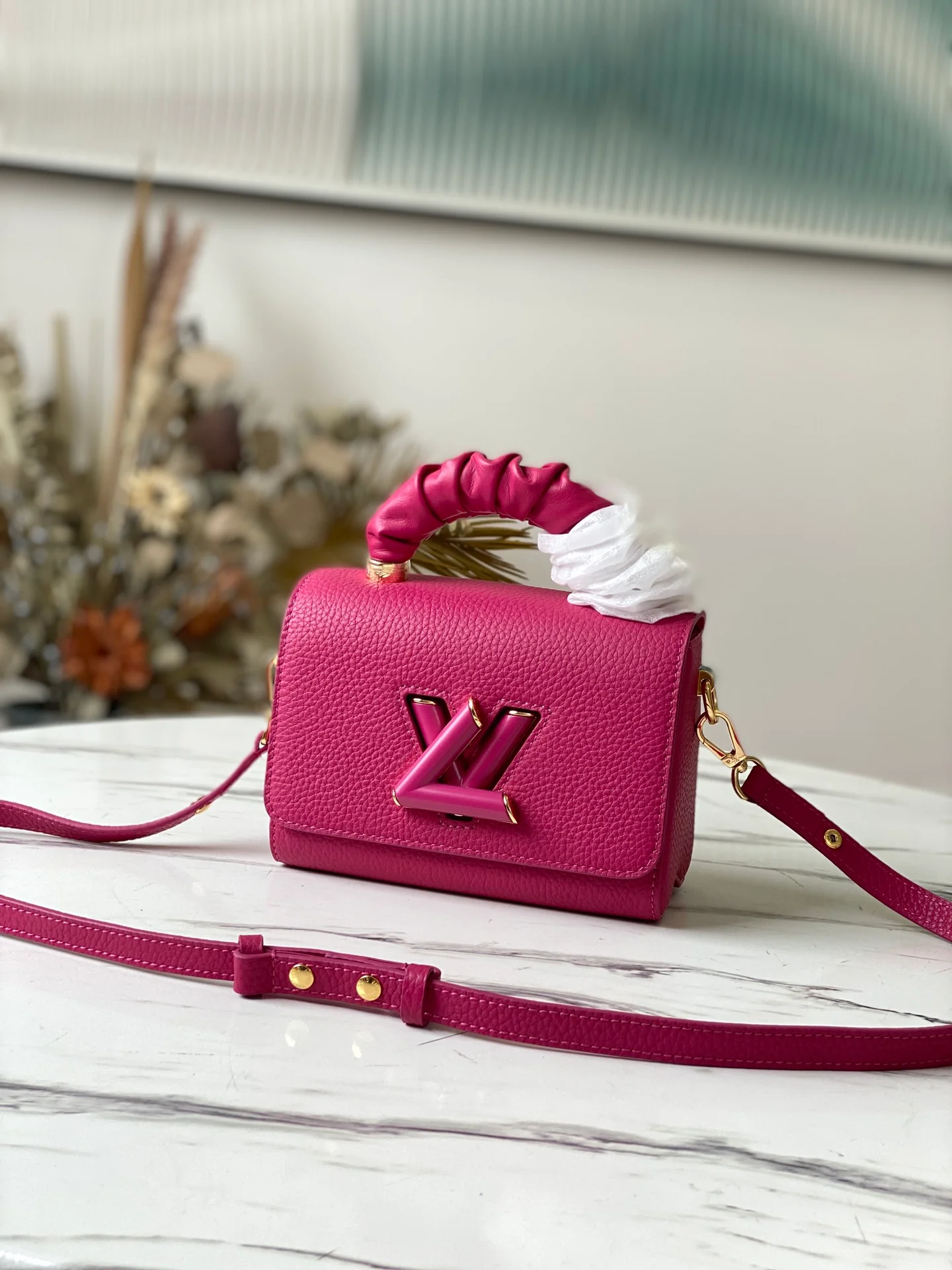 m58691-LV-twist-small handbag-rose red