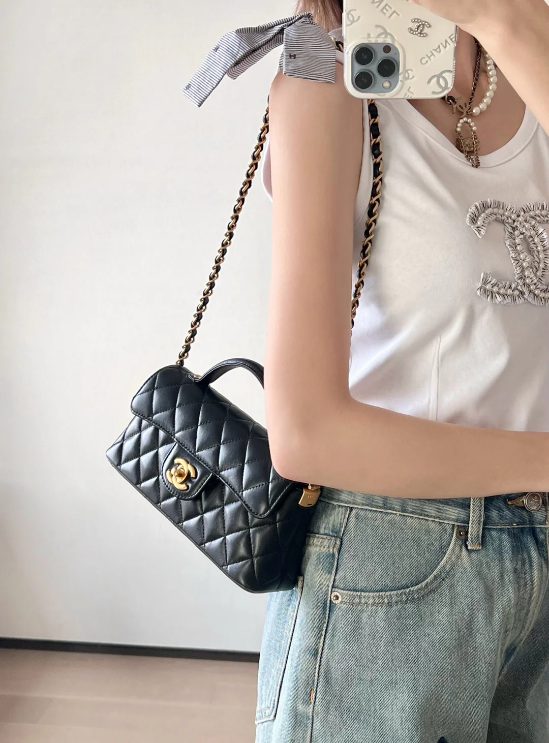 Мини-юбка Chanel Kelly из шерсти, черная, 25 пенсов.