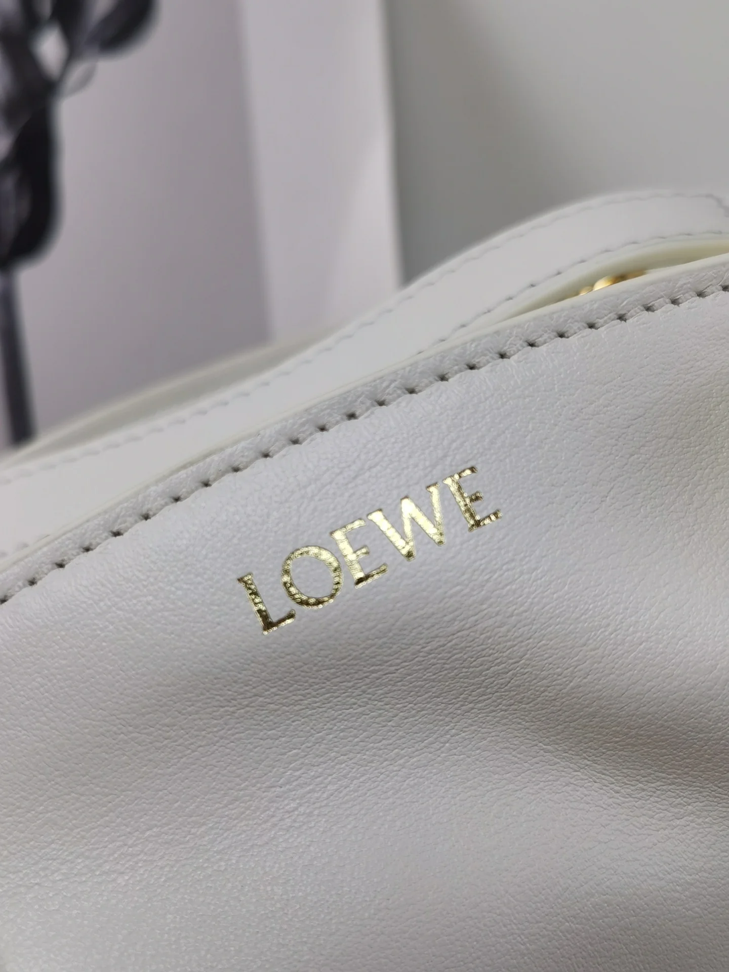 Сумка для прогулок Loewe Paseo - телячья кожа наппа - маленькая - с цепочкой - белая