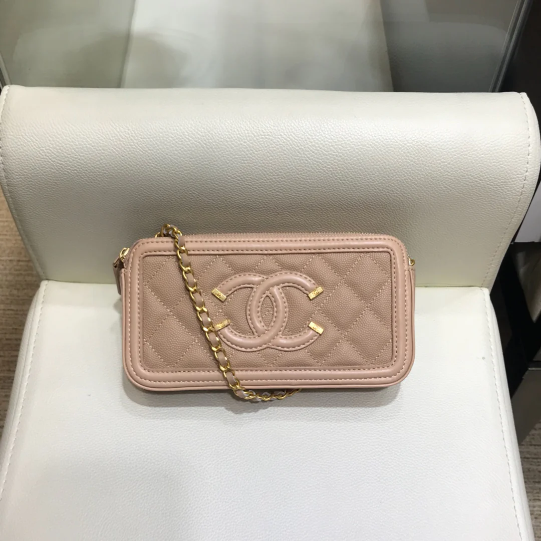 Маленькая стеганая сумка Chanel с цепочкой - съемная цепочка - 1 шт.