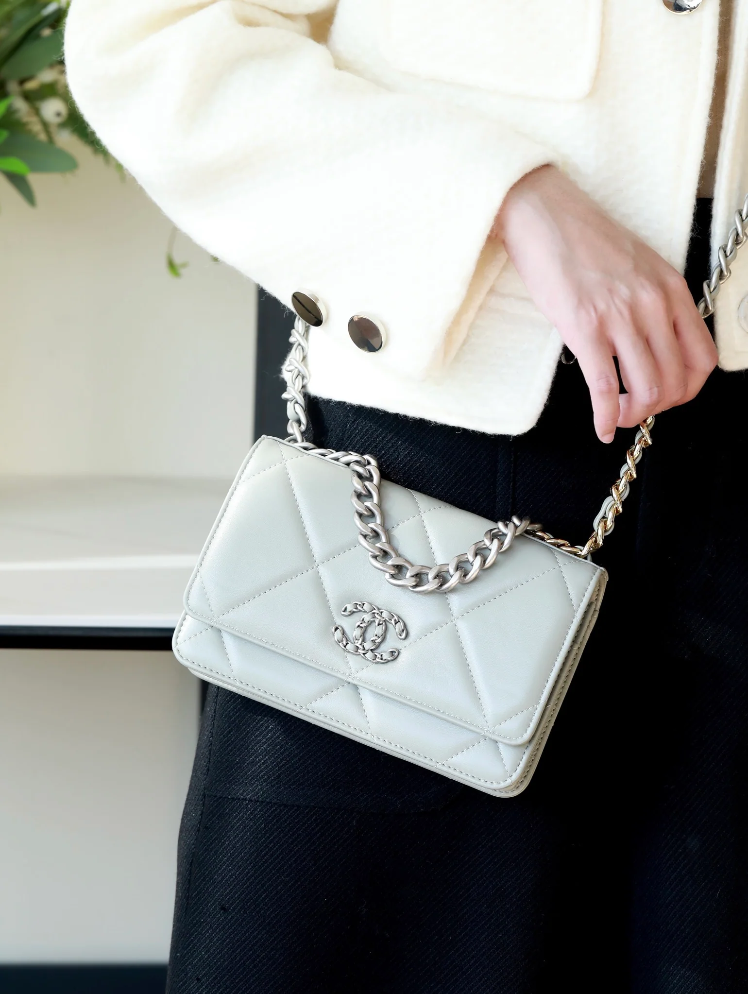 Chanel 19 серии WOC - серые с серебряной пряжкой