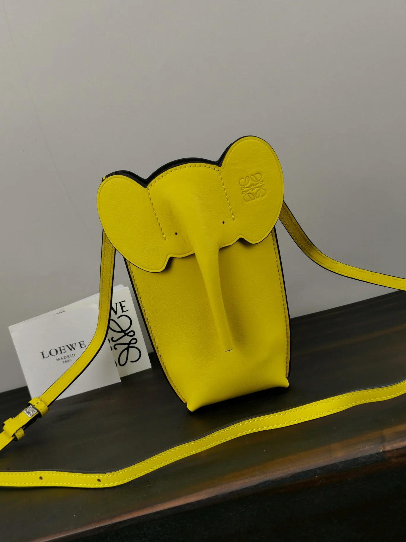 Loewe - Сумка для телефона New Elephant - Желтая